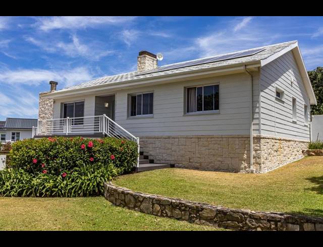 4 BEDROOM HOUSE FOR SALE IN SANDBAAI